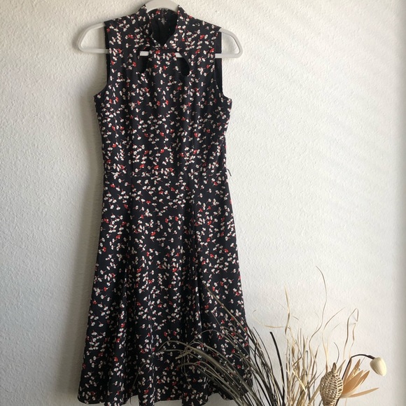 **SOLD** Enjoy every moment ModCloth cutout dress - Picture 4 of 7